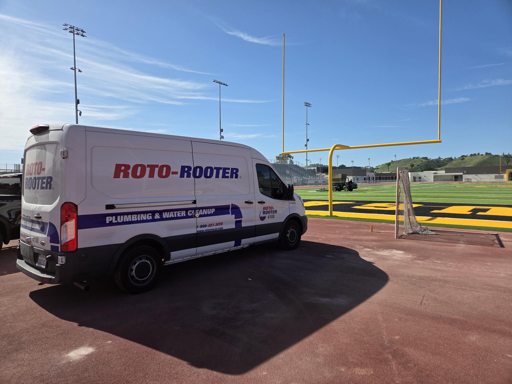 rr-commercial-commercial_service_van_field-176.jpg